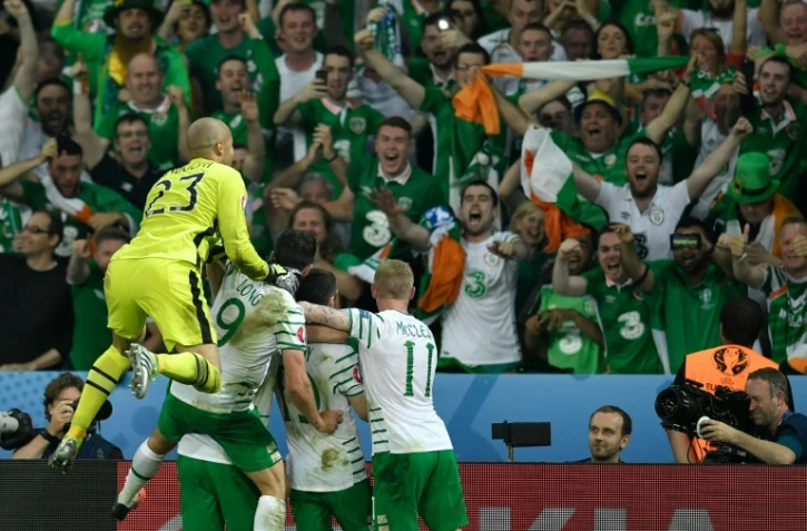 La joie des Irlandais après le but de Robbie Brady face à l'Italie lors de l'Euro, le 22 juin 2016 à Lille