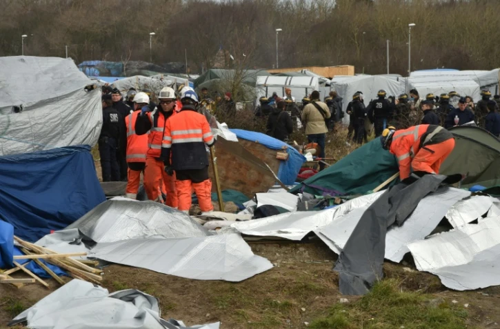 Démantèlement d'abris dans la jungle de Calais le 29 février 2016