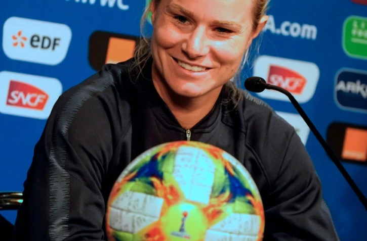 Amandine Henry, milieu et capitaine de l'équipe de France féminine, en conférence de presse au Parc des Princes de Paris le 6 juin 2019