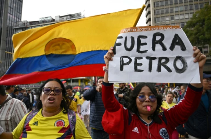 Des manifestants réclament le départ du président colombien Gustavo Petro, le 21 avril 2024 à Bogota