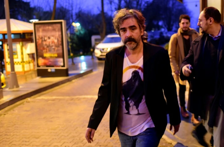 Le journaliste germano-turc Deniz Yücel quitte son domicile à Istanbul après sa libération qui pourrait améliorer les relations entre Berlin et Ankara. Le 16 février 2018.