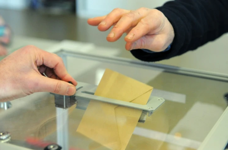 Des intellectuels, comme l'économiste Thomas Piketty ou le sociologue Michel Wieviorka, et des dirigeants écologistes, tels que Dany Cohn-Bendit, lancent un appel pour une primaire "des gauches et de l'écologie" en vue de 2017