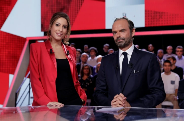 Le Premier ministre, Edouard Philippe, invité de l'émission politique de France 2, au côté de la présentatrice Léa Salamé, à Paris, le 28 septembre 2017