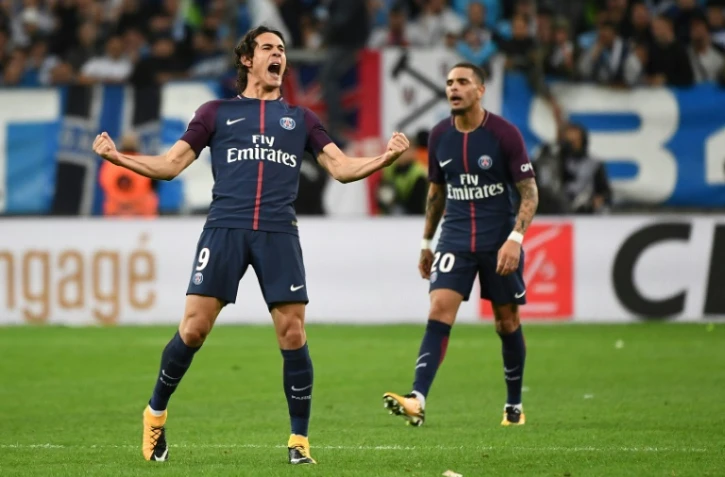L'attaquant du PSG Edinson Cavani exulte après avoir arraché le nul sur coup franc face à l'OM au Vélodrome, le 22 octobre 2017 