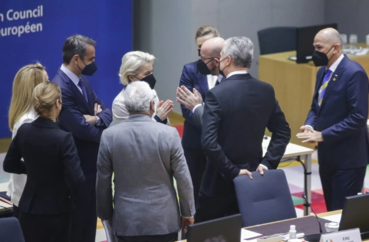 Les chefs de l'Unio européenne Ursula von der Leyen et Charles Michel avant un sommet européen extraordinaire consacré à la guerre en Ukraine, le 24 février 2022 à Bruxelles