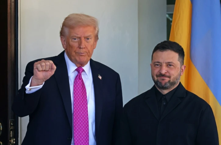 Le président américain Donald Trump et son homologue ukrainien Volodymyr Zelensky lors d'une rencontre à la Maison Blanche à Washington le 17 octobre 2025