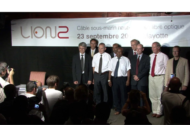 Lors de la signature de l'accord de construction d'un nouveau câble LION à Mayotte (Photo France Télécom-Orange)