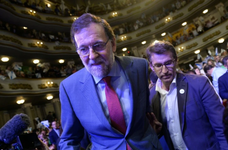 Le Premier ministre espagnol, Mariano Rajo, et le candidat du Parti populaire (PP), Alberto Nunez Feijoo, à leur arrivée le 23 septembre 2016 à un meeting à Vigo en Galice