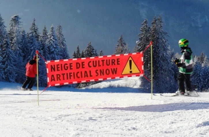 Neige artificielle le 2 janvier 2015 aux Carroz d'Araches dans les Alpes
