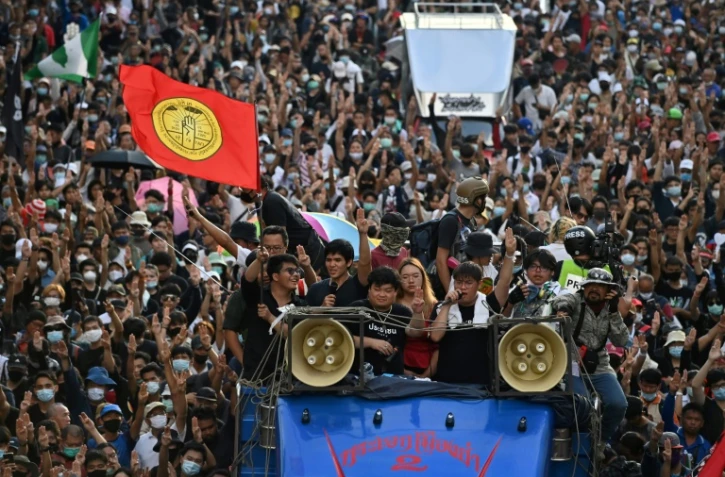 Des militants pro-démocratie manifestent à Bangkok, le 14 octobre 2020 en Thaïlande