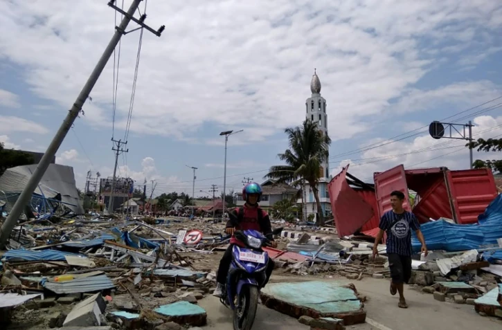 Les rues dévastées de Palu, dans l'île des Célèbes en Indonésie, après un puissant séisme et un tsunami, le 29 septembre 2018