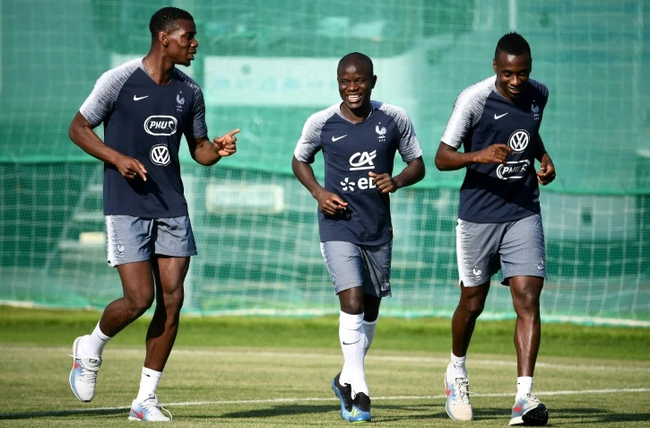 Les milieux de terrain Paul Popgba, N'Golo Kante et Blaise Matuidi lors de la séance d'entraînement des Bleus au stade d'Istra, le 12 juillet 2018 