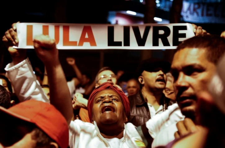 Simpatizantes del expresidente de Brasil Luiz Inacio Lula da Silva piden su liberación el 8 de julio de 2018 en una manifestación en Sao Bernardo do Campo, en el estado de Sao Paulo
