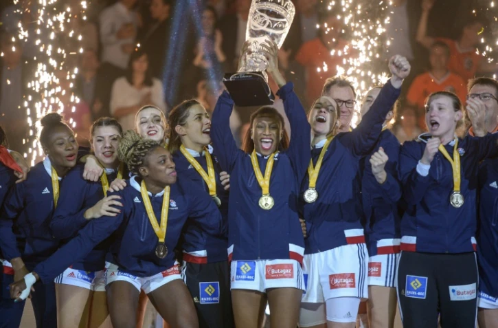 Les Bleues lors de leur sacre au Championnat du monde de handball, à Hambourg, le 17 décembre 2017