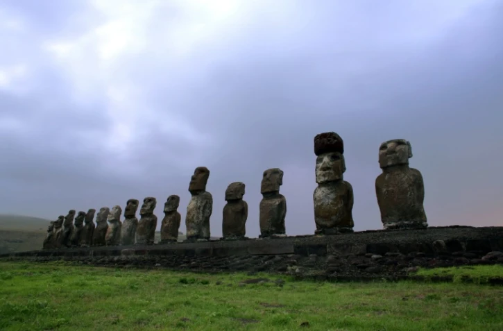 Des statues Moaï sur l'île de Paques, dans l'océan Pacifique, le 11 août 2013