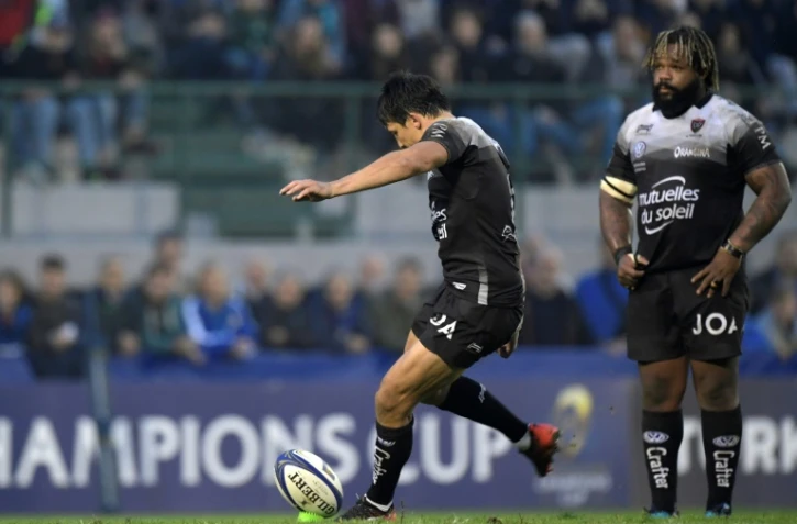 Le demi d'ouverture François Trinh-Duc frappe la pénalité de la victoire pour le RC Toulon face à Trévise en Coupe d'Europe, le 21 octobre 2017 à Trévise 