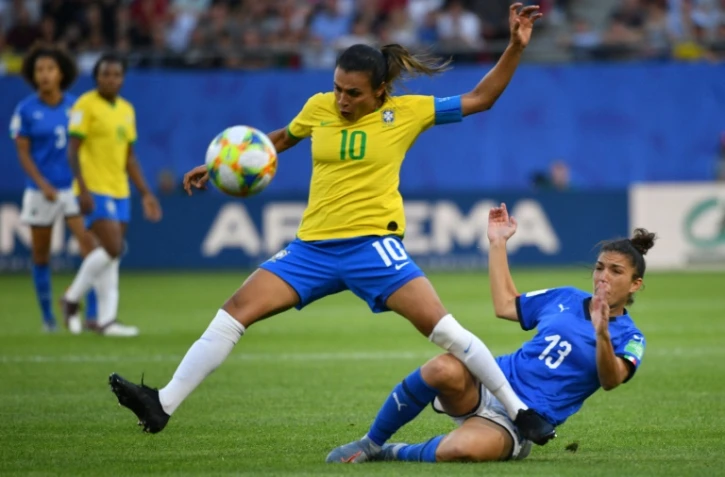 L'attaquant brésilienne Marta s'empare du record de buts en Coupe du monde, hommes et femmes confondus, avec 17 réalisations, en cinq éditions lors du match face à l'Italie à Valenciennes le 18 juin 2019