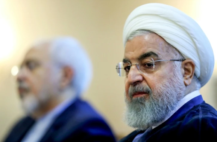 Une photo obtenue de la présidence iranienne le 22 juillet 2018 montre le président iranien Hassan Rohani (D) participant à une rencontre avec les responsables des Affaires étrangères dont le ministre Mohammad Javad Zarif à Téhéran