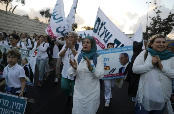 Des milliers de femmes israéliennes et palestiniennes marchent pour la paix de deux semaines à travers Israël et la Cisjordanie occupée pour "exiger un accord de paix" entre Israéliens et Palestiniens, le 8 octobre 2017 