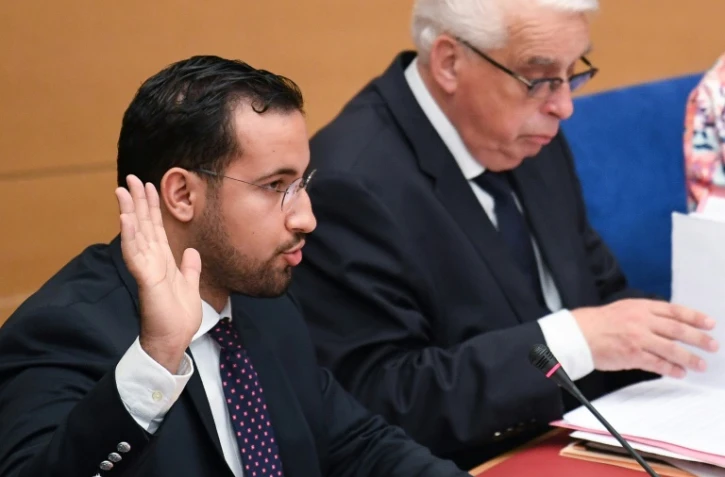 Alexandre Benalla, ex-collaborateur du président Emmanuel Macron, prêtant serment au début de son audition, le 19 septembre 2018, par le Sénat à Paris.