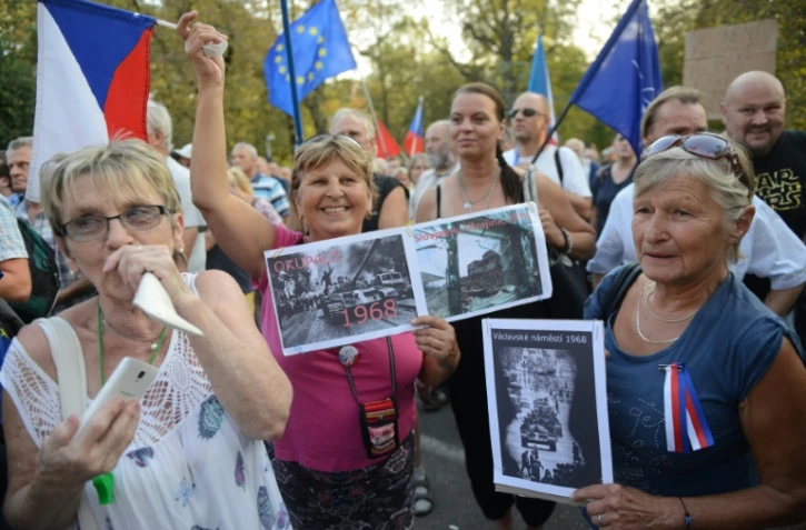 Manifestation devant l'ambassade russe à Prague le 20 août 2018, 50 ans après la répression du Printemps de Prague par Moscou

