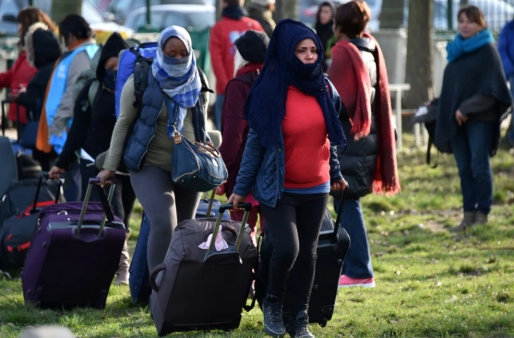 Des migrantes le 3 novembre 2016 à leur départ de la "Jungle" à Calais 