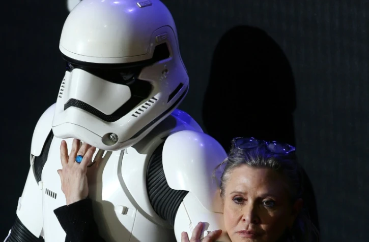 L'actrice américaine Carrie Fisher, mythique Princesse Leïa dans la saga spatiale "Star Wars", le 16 décembre 2015 à Londres