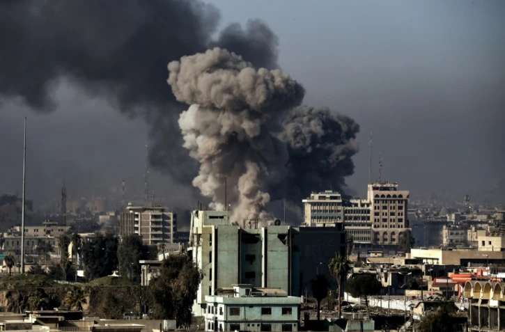 Un quartier de Mossoul touché par des tir des forces irakiennes le 6 mars 2017 en Irak 