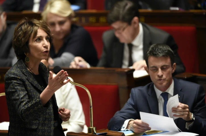 La ministre de la Santé Marisol Touraine et le Premier ministre Manuel Valls le 24 novembre 2015 à l'Assemblée nationale à Paris
