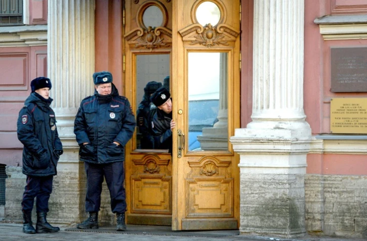 La police russe garde le consulat américain à Saint-Pétersbourg, le 31 mars 2018