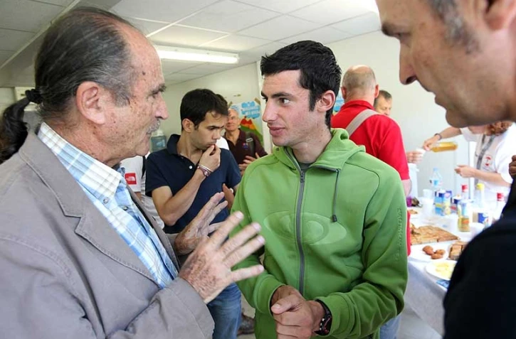 Lundi 18 Octobre 2010

Kilian Jornet à son arrivée à Gillot
