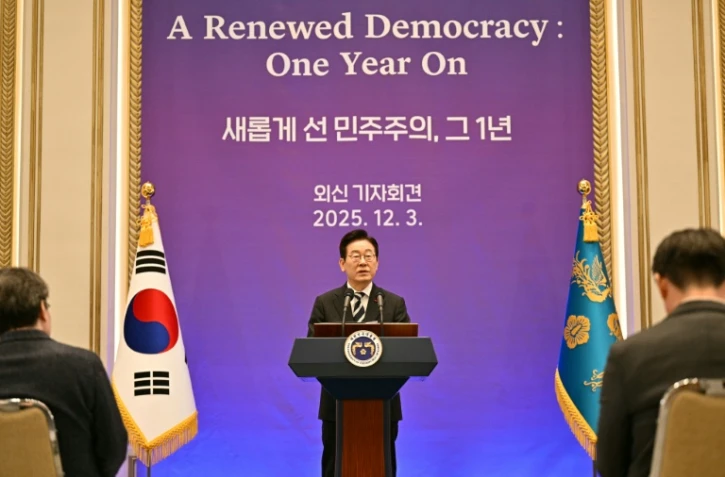 Le président sud-coréen Lee Jae Myung tient une conférence de presse dans le palais présidentiel à Séoul, le 3 décembre 2025