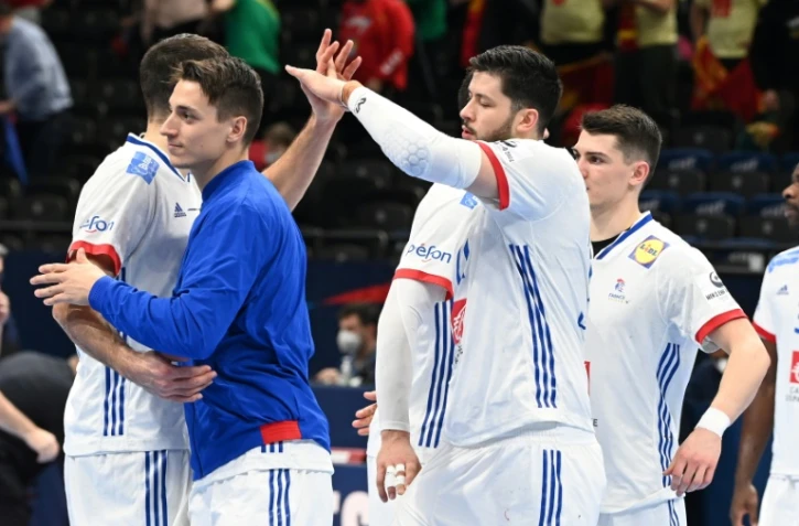 Les joueurs de l'équipe de France rassurés après leur victoire contre le Monténégro à l'Euro à Budapest, le 24 janvier 2022 
