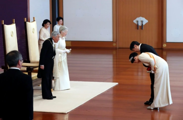 Le futur empereur du Japon, le prince héritier Naruhito, et son épouse, la princesse Masako, s'inclinent devant l'empereur Akihito et l'impératrice Michiko, le 1er janvier 2019 au Palais impérial de Tokyo