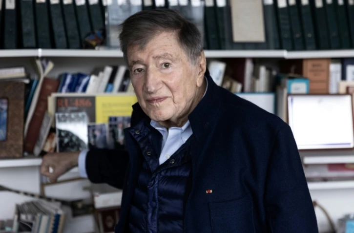 Le professeur Etienne-Emile Baulieu, dans son bureau à l'hôpital de Kremlin-Bicêtre, le 17 mars 2023