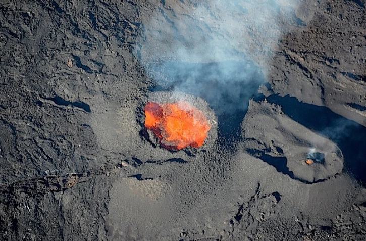 Mercredi 20 Octobre 2010

 Eruption du Piton de la Fournaise photo Emmanuelle Villeuneuve