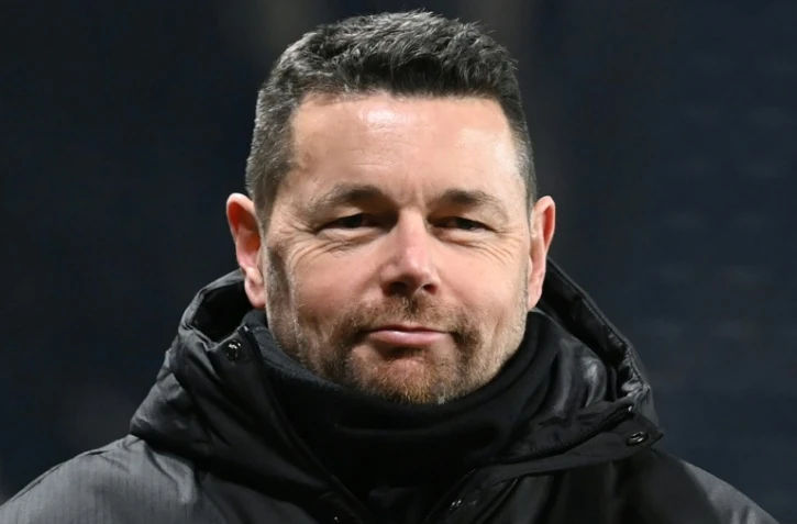 Pierre Sage, l'entraîneur de Lens, à lissue du match de Ligue 1 remporté à Angers le 30 novembre 2025 au stade Raymond-Kopa