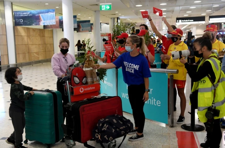 Arrivée des premiers voyageurs à l'aéroport de Sydney après la réouverture des frontières australiennes, le 21 février 2022