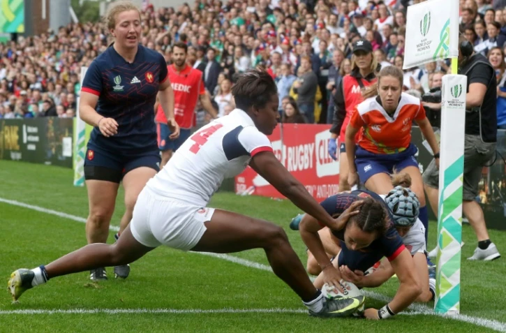 Les Françaises ont dominé les Américaines, ici un essai en coin de la demi de mêlée Jade Le Pesq, lors de la petite finale du Mondial dames à Belfast, le 26 août 2017