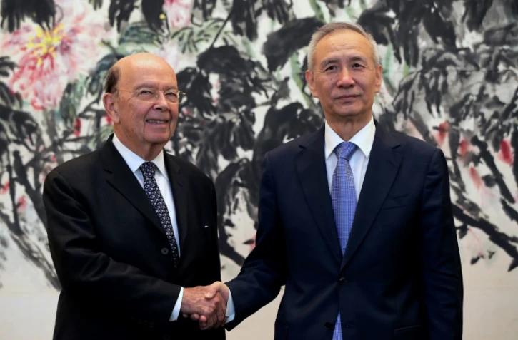 Le secrétaire américain au Commerce Wilbur Ross (g) et le vice-Premier ministre chinois Liu He, le 3 juin 2018 à Pékin