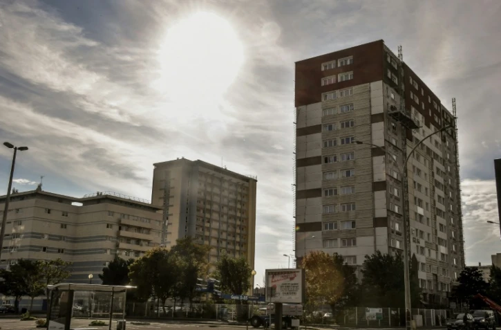 Les députés se penchent lundi sur une proposition de loi visant à durcir les conditions de maintien dans un logement social, un texte vivement critiqué par la gauche et les professionnels du secteur