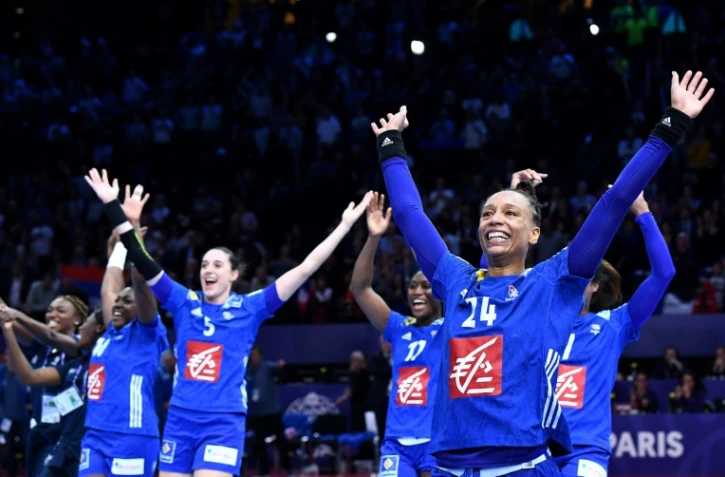 Les joueuses de l'équipe de France de hand, championnes du monde et d'Europe, le 16 décembre 2018 à Paris