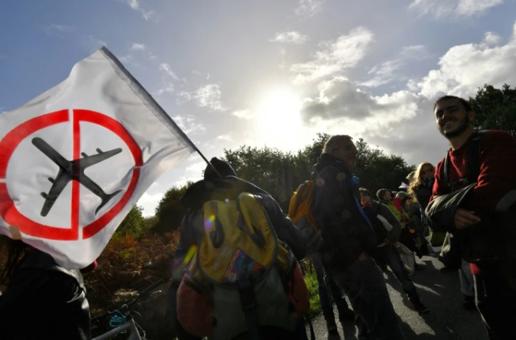 Manifestation d'opposants au transfert de l'aéroport de Nantes à Notre-Dame-des-Landes (Loire-Atlantique), le 21 octobre 2017 sur la zone d'aménagement différé dédiée au projet