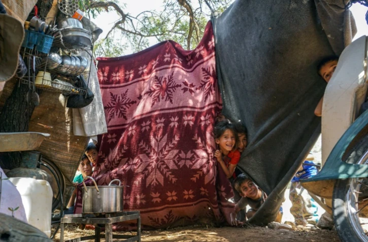 Des enfants dans un camp de déplacés syriens, dans le nord de la région d'Idleb, le 27 juin 2019
