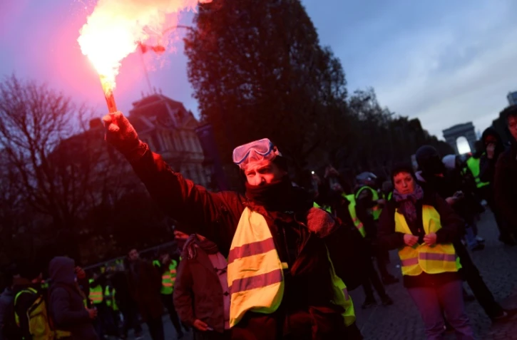 Un gilet jaune sur les Champs Elysées le 24 novembre 2018 à Paris
