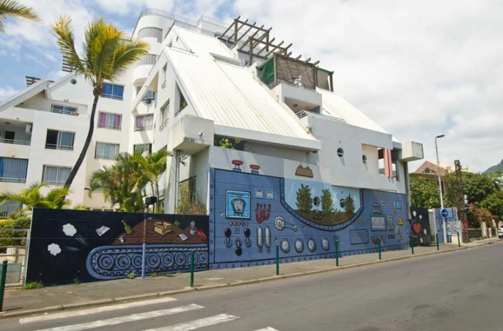Fresque sur bâtiment Pierre Loti - (Photo : Noël Thomas)