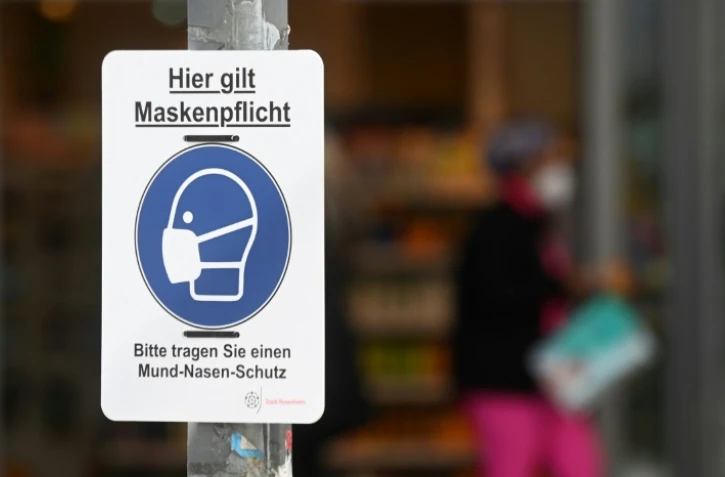 Une affiche rappelant le port obligatoire du masque, à Rosenheim (Allemagne), le 1er avril 2021