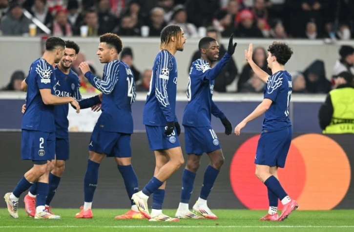 L'attaquant du Paris-SG Ousmane Dembélé (2e à droite) fête son 3e but avec ses coéquipiers lors du match contre Stuttgart en phase de ligue de la C1 le 29 janvier 2025 en Allemagne 
