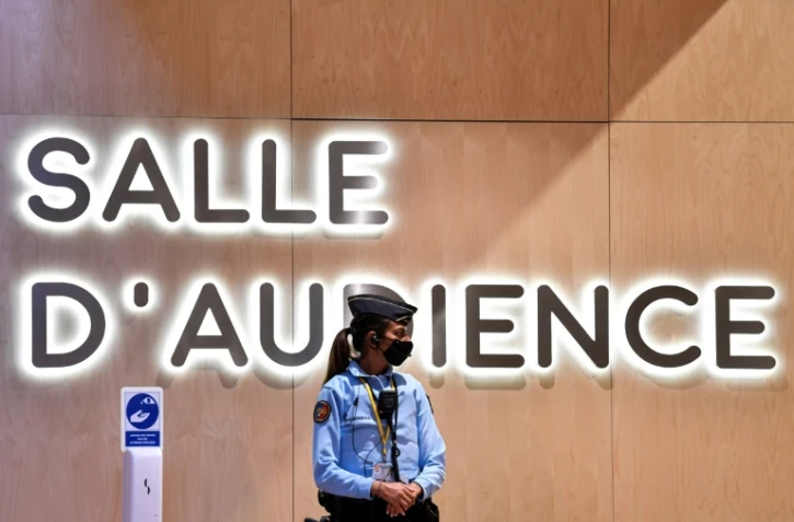 Une gendarme devant la salle d'audience du Palais de Justice de Paris, le 8 
septembre 2021, où se tient le procès des attentats du 13 novembre 2015