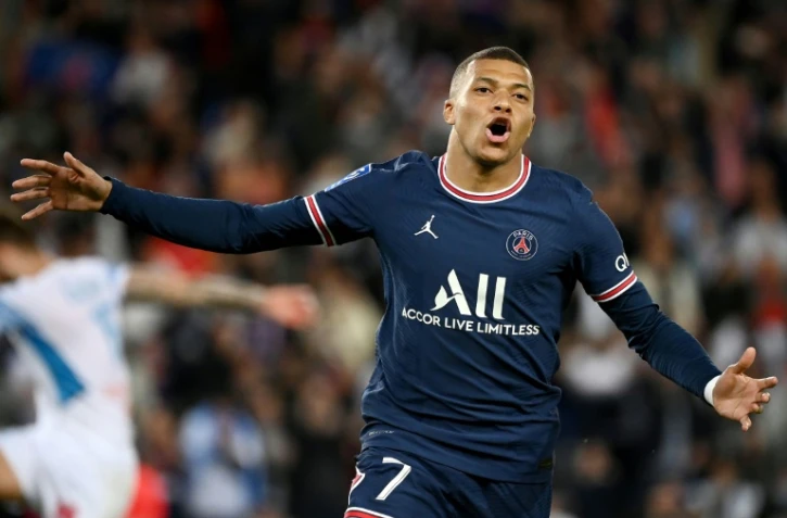 La joie de Kylian Mbappé, après son but marqué contre Marseille, lors de la 32e journée de Ligue 1, le 17 avril 2022 au Parc des Princes